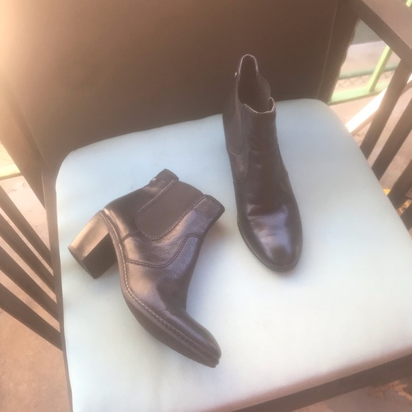 Gifted! Anne Klein Leather Ankle Boots - Picture 2 of 8
